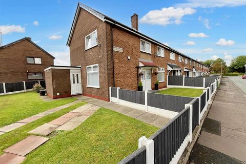 4 bedroom end of terrace house for sale, Mountain Ash Close, Sale