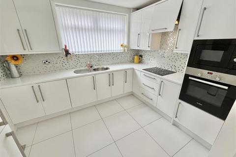 4 bedroom end of terrace house for sale, Mountain Ash Close, Sale