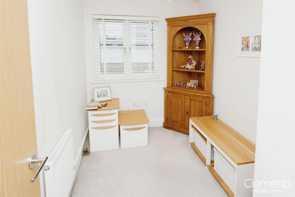 1f7f4ee6-bed 203.JPG