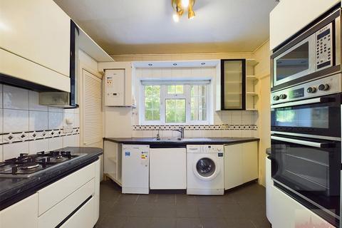 2 bedroom flat to rent, Herga Court, Sudbury Hill, Harrow on the |Hill