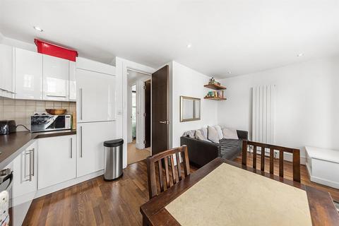 2 bedroom flat to rent, St Lukes Avenue, London SW4