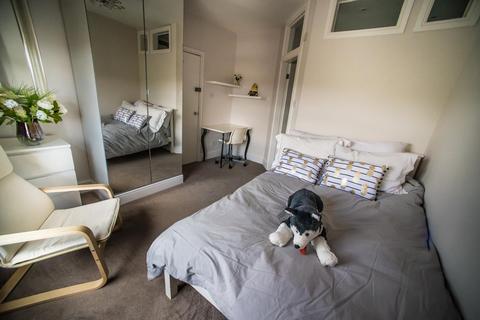 6 bedroom terraced house to rent, *£140pppw excl bills* Wellington Terrace, Lenton, NG7 1NH