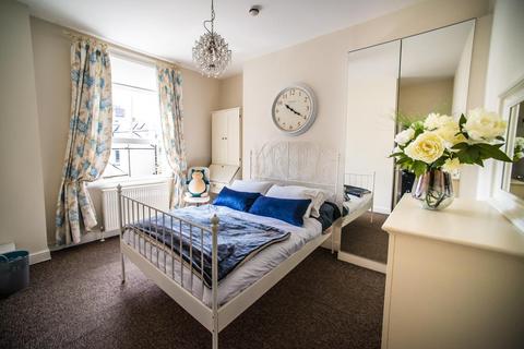 6 bedroom terraced house to rent, *£140pppw excl bills* Wellington Terrace, Lenton, NG7 1NH