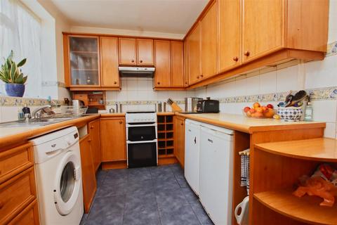 4 Reston Path, Borehamwood, WD6 5AU
