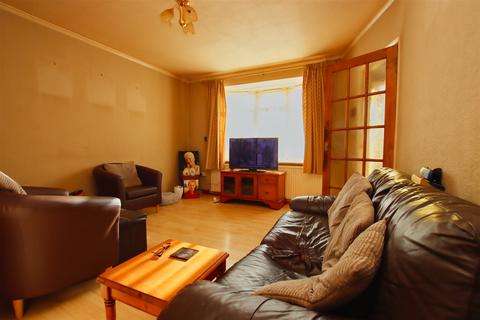 4 Reston Path, Borehamwood, WD6 5AU