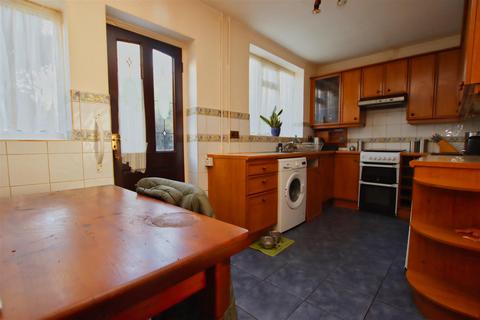 4 Reston Path, Borehamwood, WD6 5AU