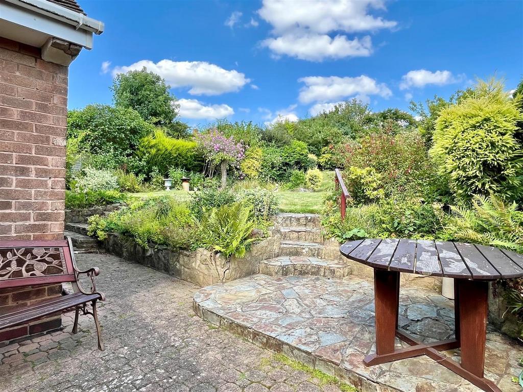 Plants Brook Road, Walmley, Sutton... 3 bed semidetached bungalow for