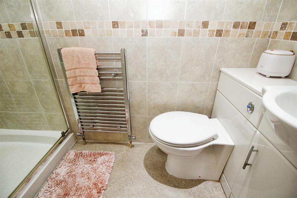 En-Suite Bedroom 1