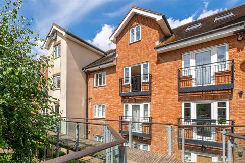 2 bedroom apartment for sale, Lumley Road, Horley