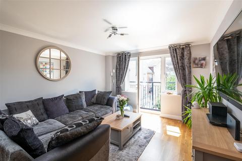 2 bedroom apartment for sale, Lumley Road, Horley