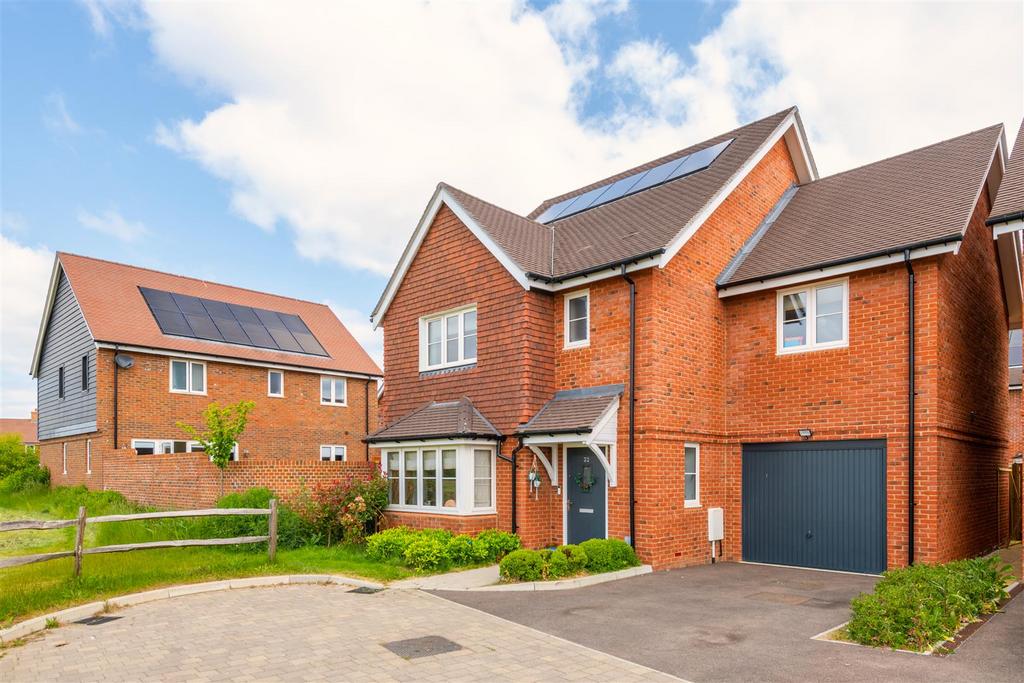 32 Luscombe Way externals-8.jpg