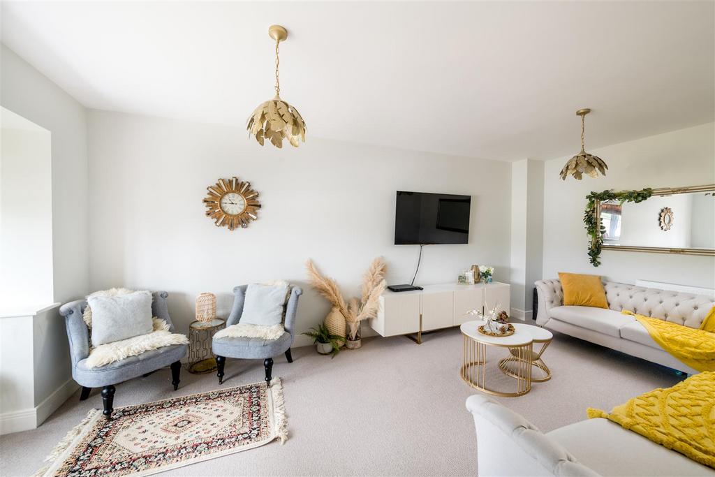 32 Luscombe Way internals-4.jpg