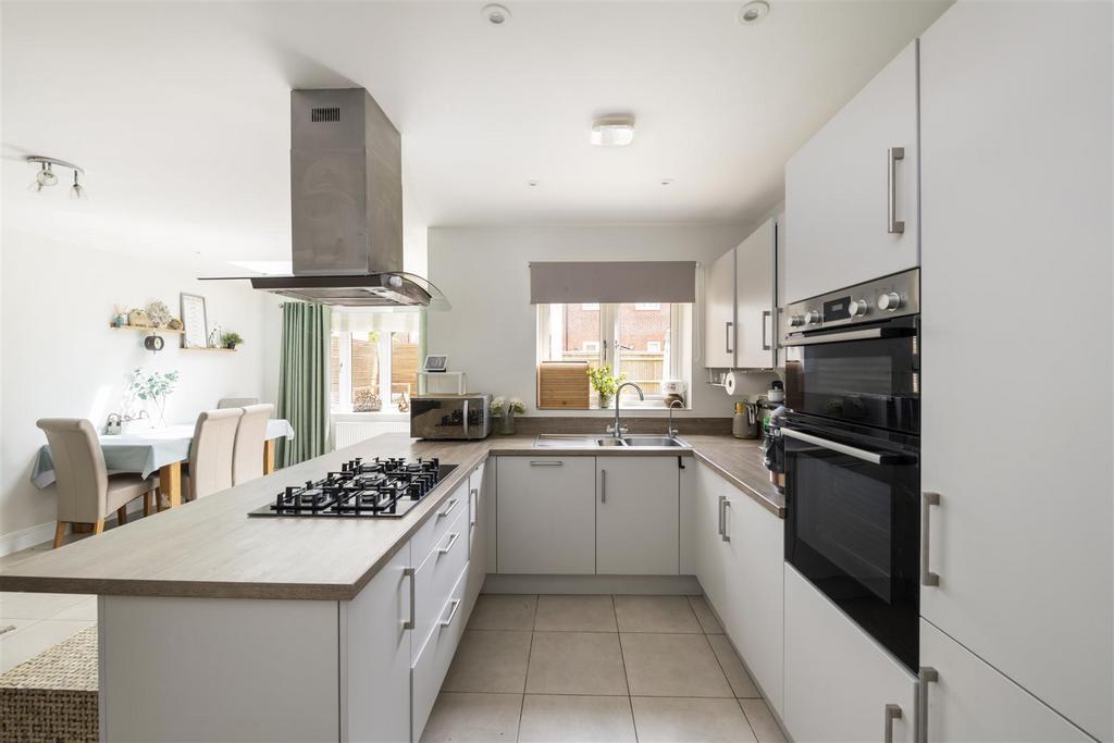 32 Luscombe Way internals14 5.jpg