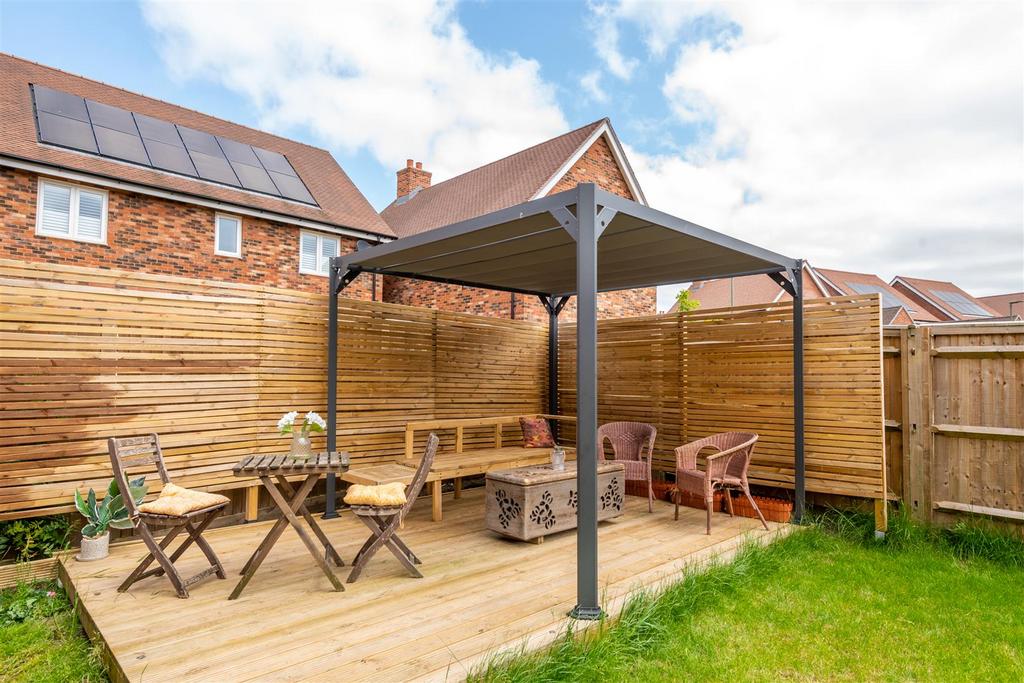 32 Luscombe Way externals-5.jpg