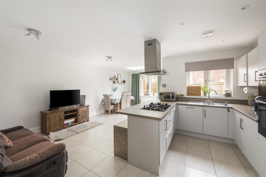 32 Luscombe Way internals13 3.jpg