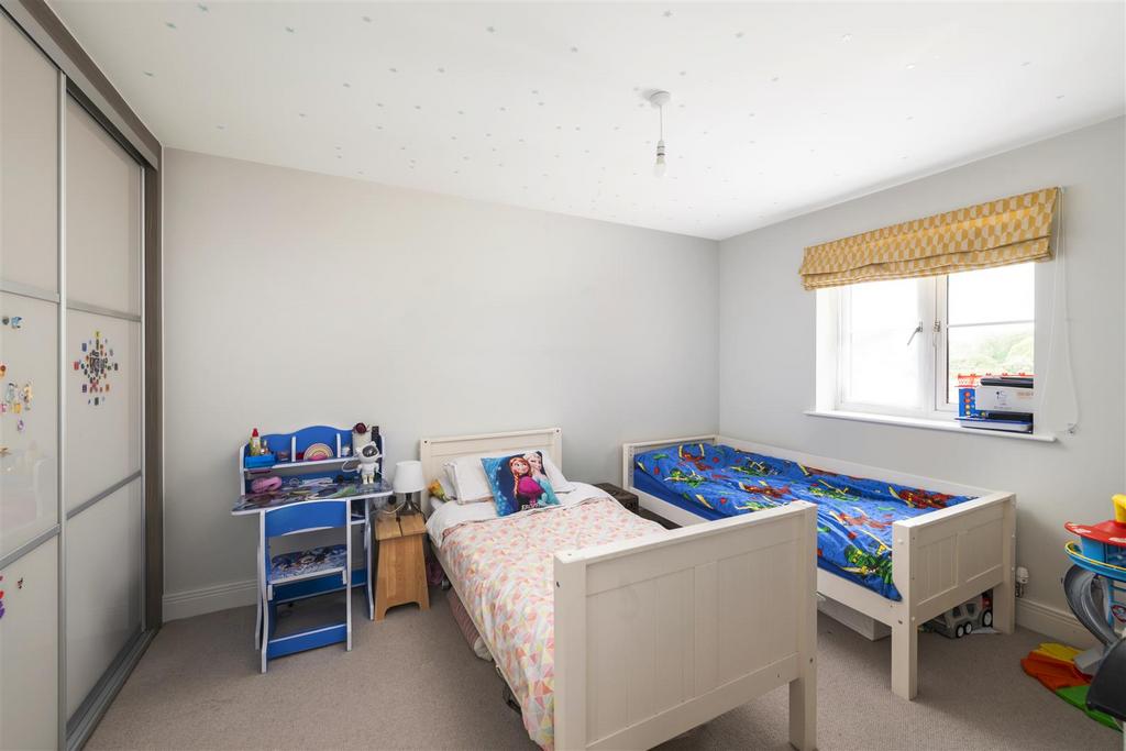 32 Luscombe Way internals8 3.jpg
