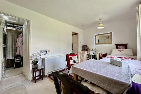 Studio for sale, Longhurst Close, Leicester LE4