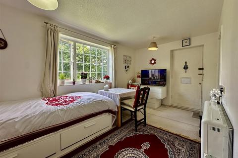 Studio for sale, Longhurst Close, Leicester LE4