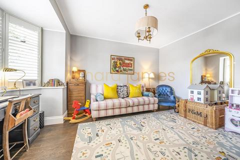 35 Byron Road, London, NW7 4AH
