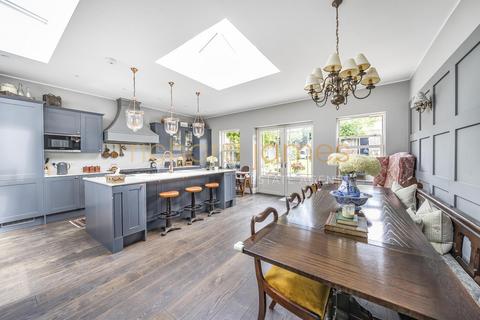 35 Byron Road, London, NW7 4AH