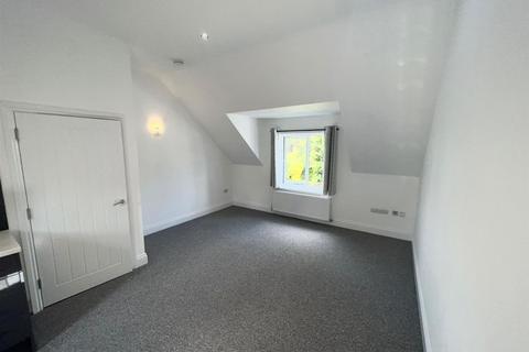 2 bedroom flat to rent, 27 Cavendish Road, Manchester M30