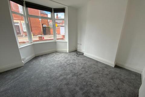 3 bedroom end of terrace house for sale, Avenue Road Extension, Clarendon Park, Leicester