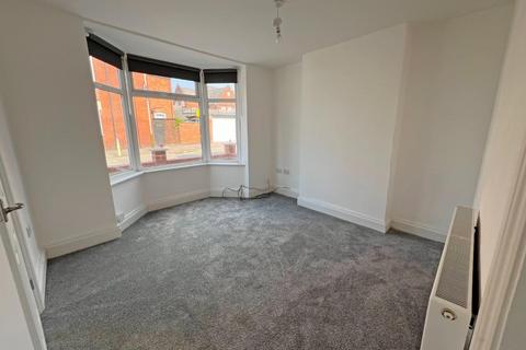 3 bedroom end of terrace house for sale, Avenue Road Extension, Clarendon Park, Leicester