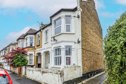 3 bedroom flat for sale, Ronald Park Avenue, Westcliff-On-Sea SS0