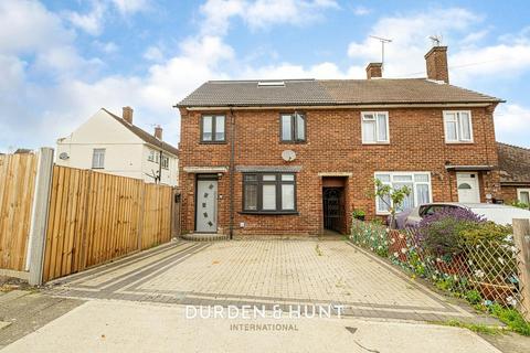 4 bedroom end of terrace house for sale, Amersham Road, RM3