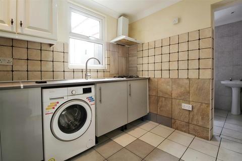 3 bedroom terraced house for sale, Hillside, Slough