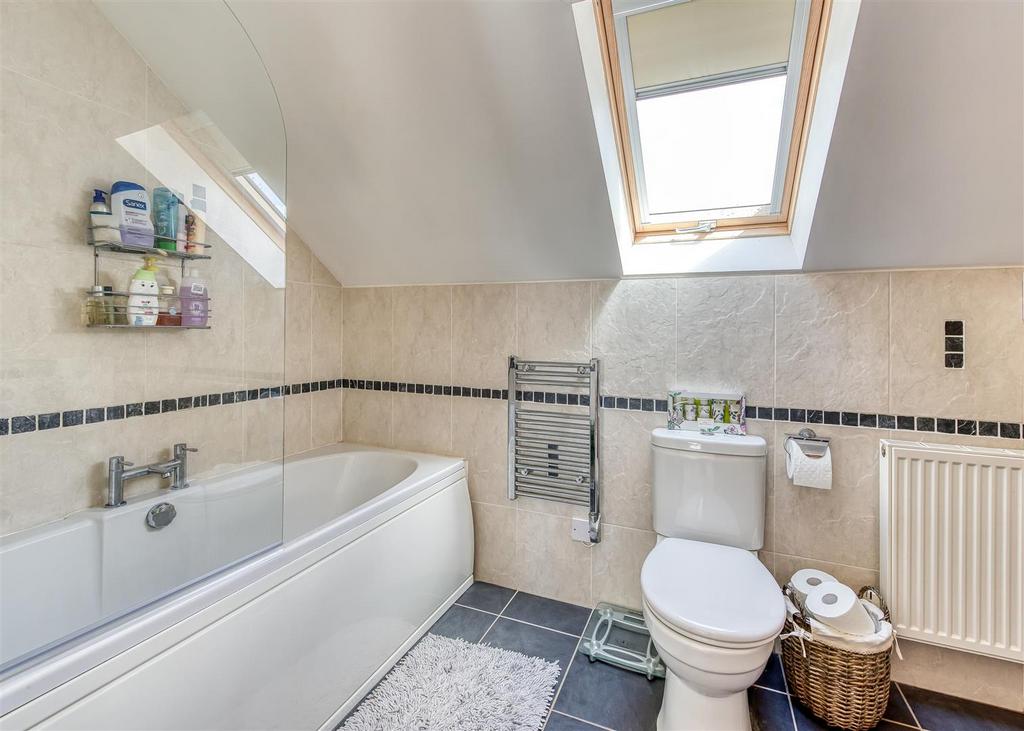 Plowden-bed2 ensuite1.jpg