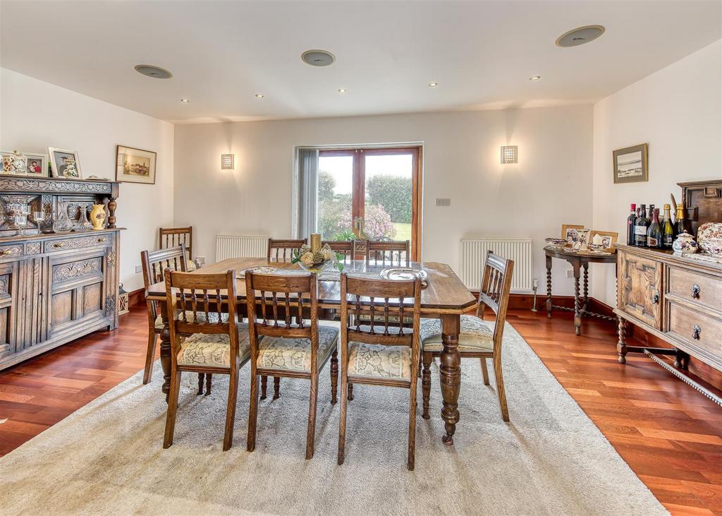 Plowden-dining1.jpg