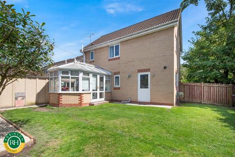 3 bedroom detached house for sale, Hawthorne Road, Auckley, Doncaster