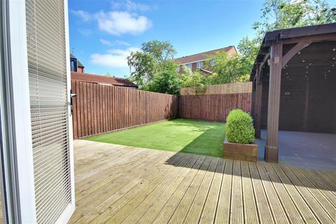 4 bedroom semi-detached house for sale, Mill Dam Drive, Beverley