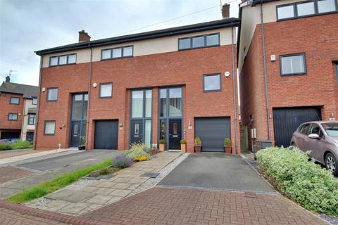 3 bedroom end of terrace house for sale, Brookholme, Beverley