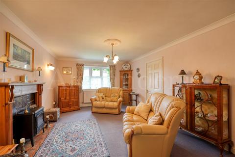 4 bedroom detached house for sale, Main Street, Barton In The Beans