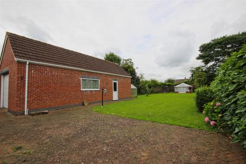 4 bedroom detached bungalow for sale, Hawthorne Avenue, Willerby, Hull