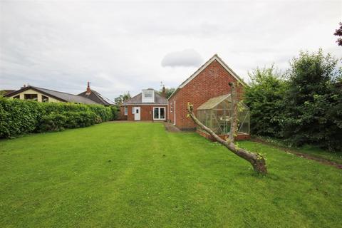 4 bedroom detached bungalow for sale, Hawthorne Avenue, Willerby, Hull