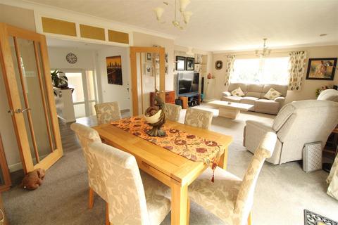 4 bedroom house for sale, The Fairway, Daventry