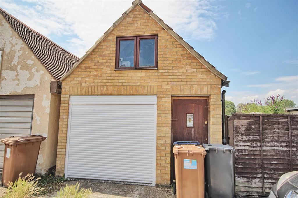 Detached garage