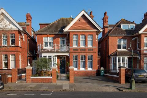 6 bedroom house to rent, Vallance Gardens, Hove