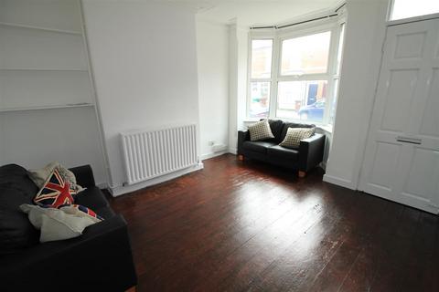 3 bedroom terraced house to rent, Cecil StreetLentonNottingham