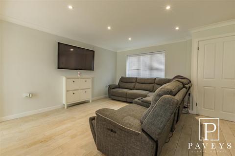 76 Frietuna Road, Kirby Cross, Frinton-on-sea, CO13 0RY