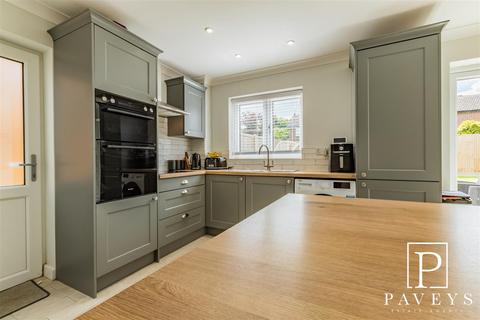 76 Frietuna Road, Kirby Cross, Frinton-on-sea, CO13 0RY