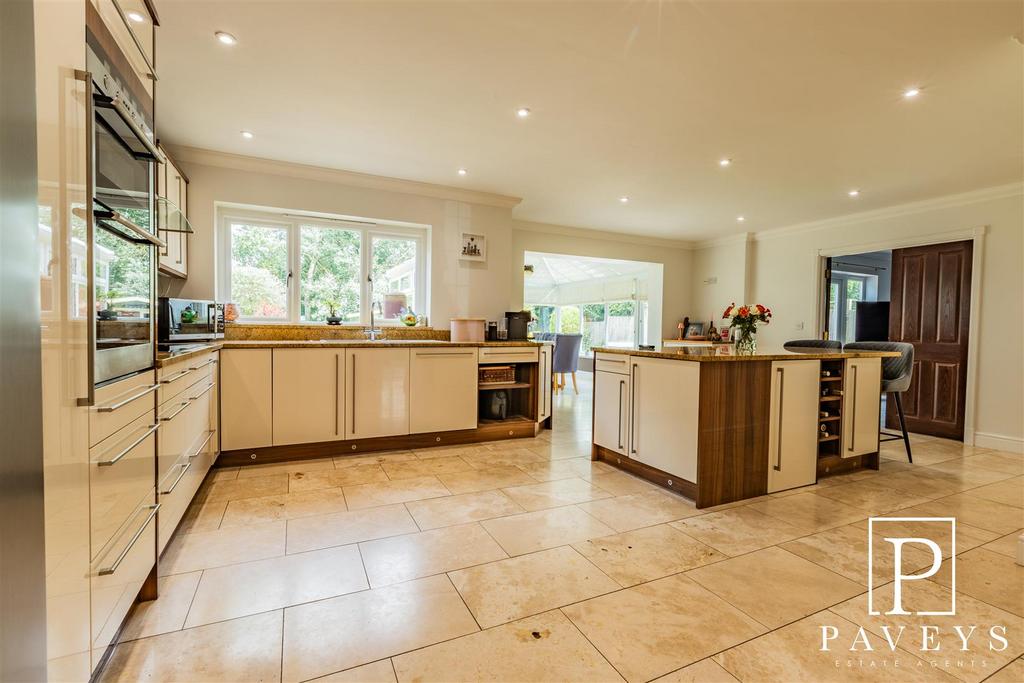 Kitchen breakfast room