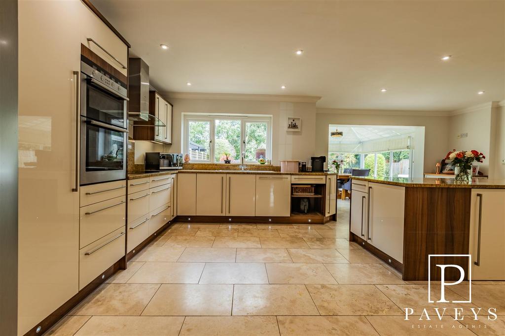 Kitchen breakfast room