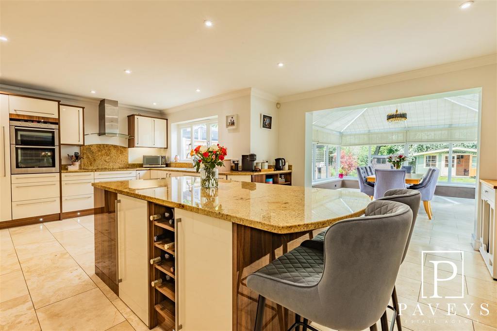 Kitchen breakfast room