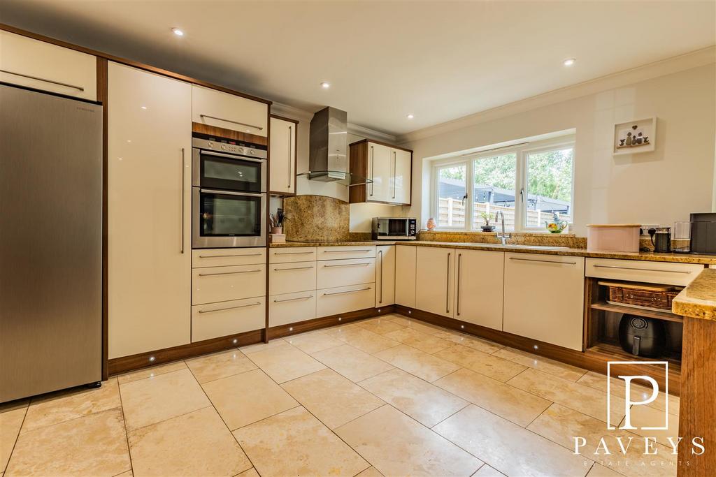 Kitchen breakfast room