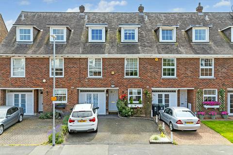 4 bedroom terraced house for sale, Theydon Grove, Epping