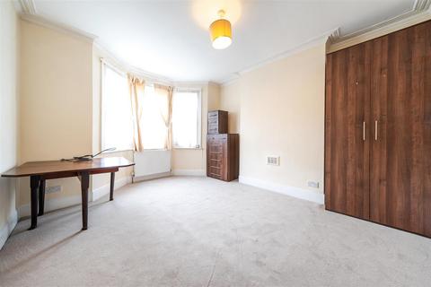 2 bedroom flat for sale, Ambleside Road, London